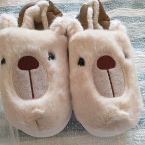 Plush Llama Face Cozy Slippers in Light Beige